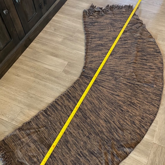 Club Monaco Sweater Wrap - Picture 5 of 10